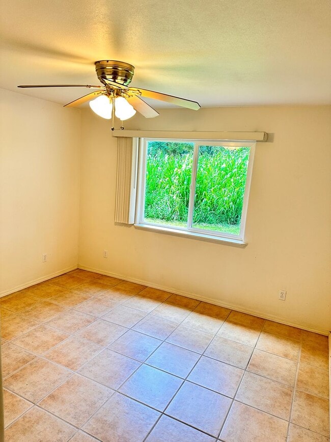 Building Photo - Lease Pending - Ponahawai Quadplex