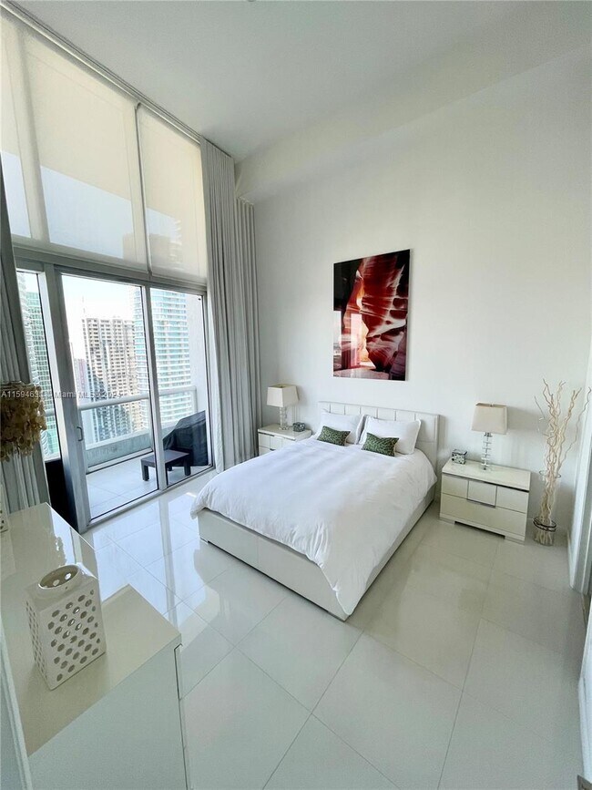 Building Photo - 485 Brickell Ave