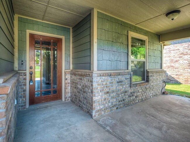 Building Photo - 629 Martina Ln