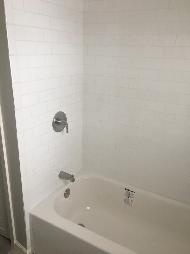 Building Photo - Freshly remodeled cozy 3 bed 1 bath ranch ...