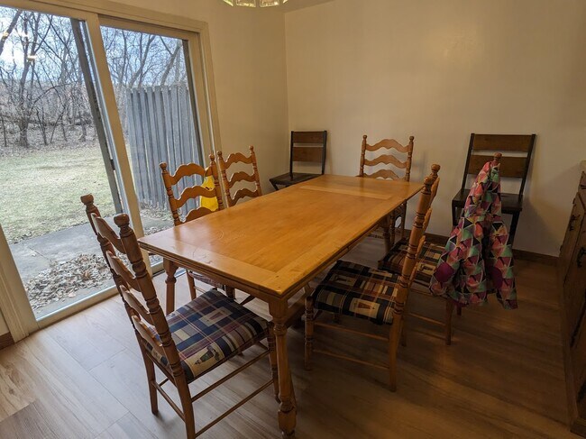 Foto del edificio - 2043 Hilltop Dr