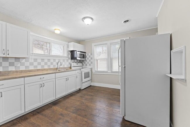 Foto del edificio - 8638 Cadillac Ave