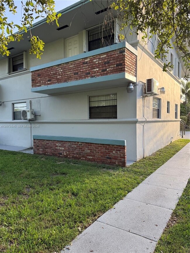 Building Photo - 4450 SW 67th Ave