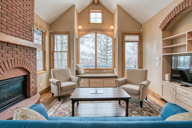 Foto del edificio - Beautiful custom home in the heart of Brec...