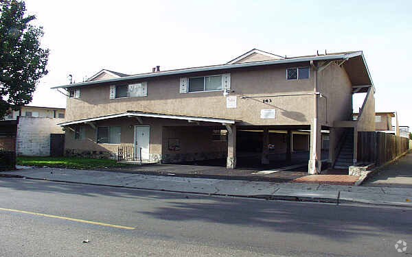 Building Photo - 143 Preda St