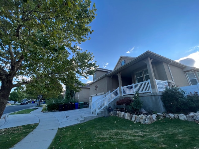 Building Photo - 7958 Big Sycamore Dr