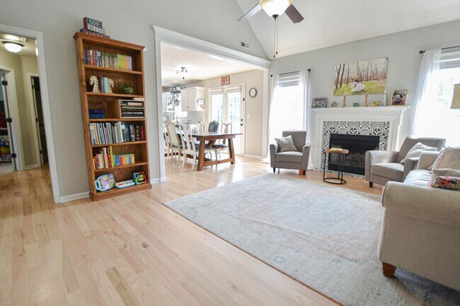 Building Photo - Pet Friendly Four Bedroom with Basement!