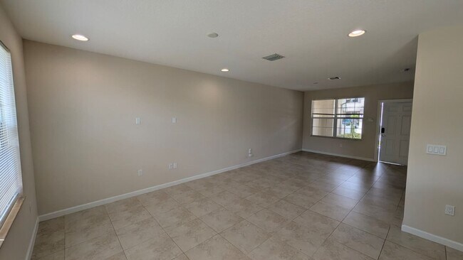 Foto del edificio - Spacious Townhome in Desirable Vizcaya Falls 3-bedroom, 2.5-bath townhome