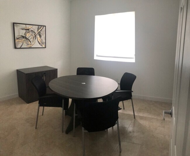 Foto del edificio - 405 E 7th St