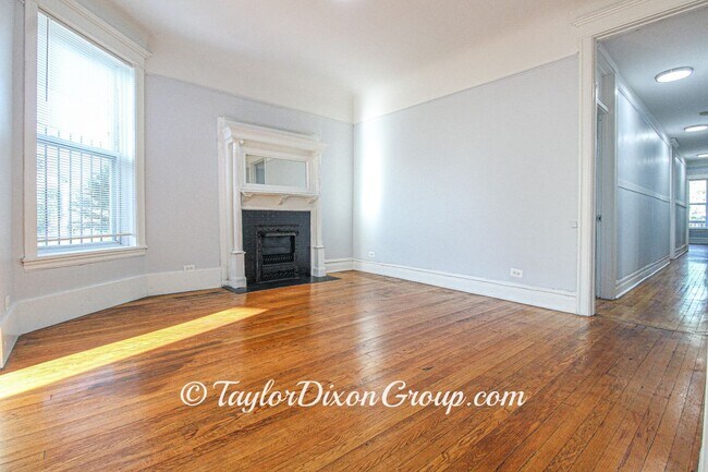 Foto del edificio - 5407 S Indiana Ave