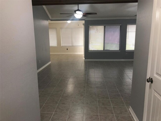 Foto del edificio - 12810 Copper Mill Dr