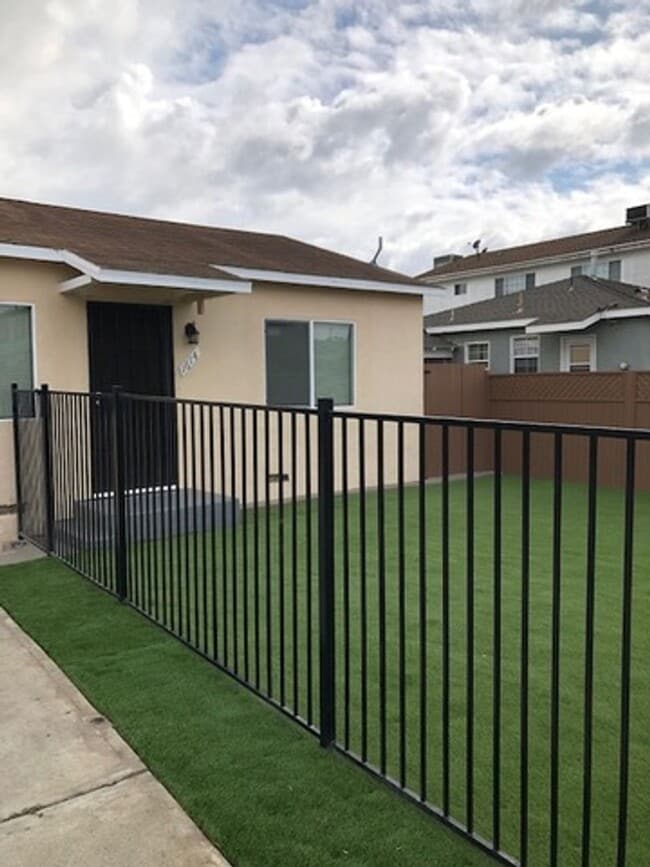 1610-1614 W 205th St - 1610-1614 W 205th St Apartment