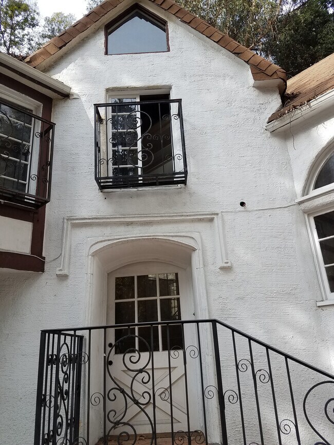 Front Entrance - 2140 Laurel Canyon Blvd