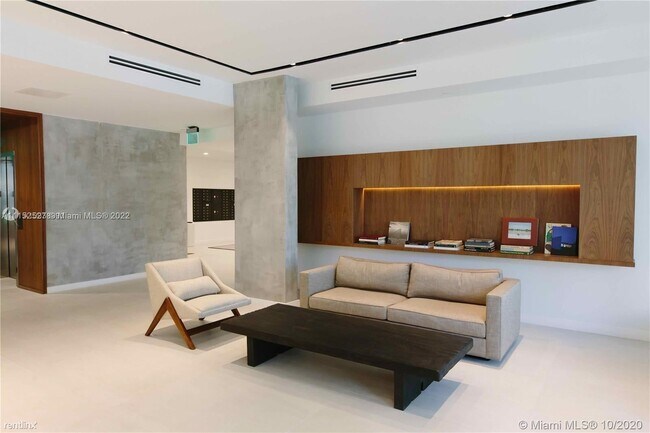 Foto del edificio - 13800 Highland Dr