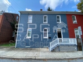 Building Photo - 124 Cedar St