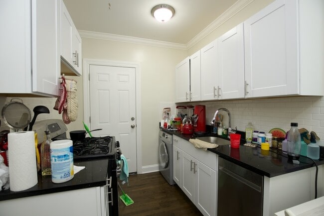 Foto del edificio - 3817 N Greenview Ave