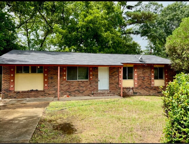 Building Photo - 1705 Floyd Rd