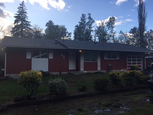 Foto principal - 3 Bedroom 1 Bath Home on large lot in Cascade Locks, OR