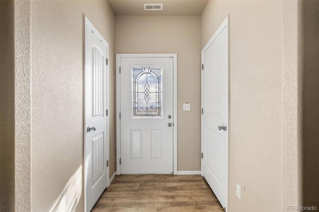 Foto del edificio - 7643 Sand Lake Heights