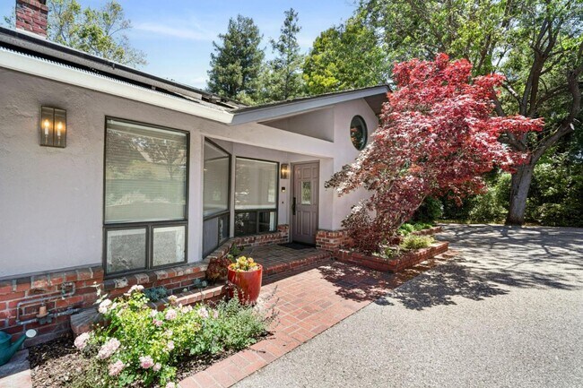 Foto del edificio - 24421 Summerhill Ave