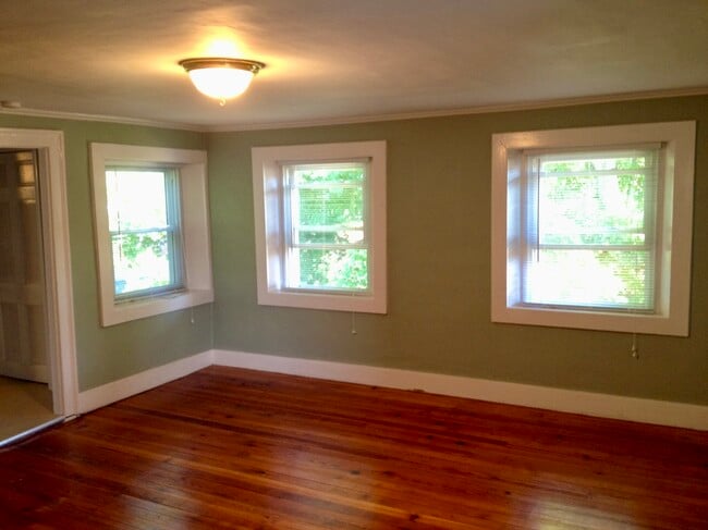 Original hardwood floors - 10 Mall St