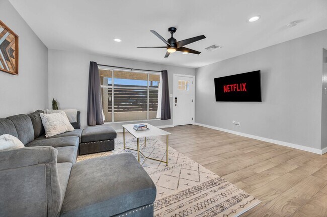 Building Photo - Fully Furnished Home with Diving pool in O...