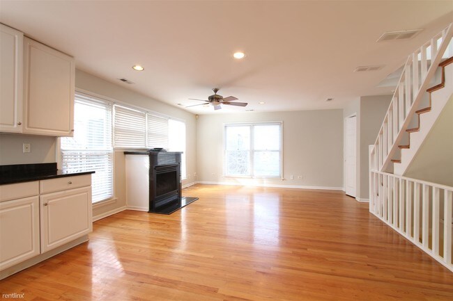 Foto del edificio - 3 br, 3 bath - 1435 N Mohawk St Apt Ch
