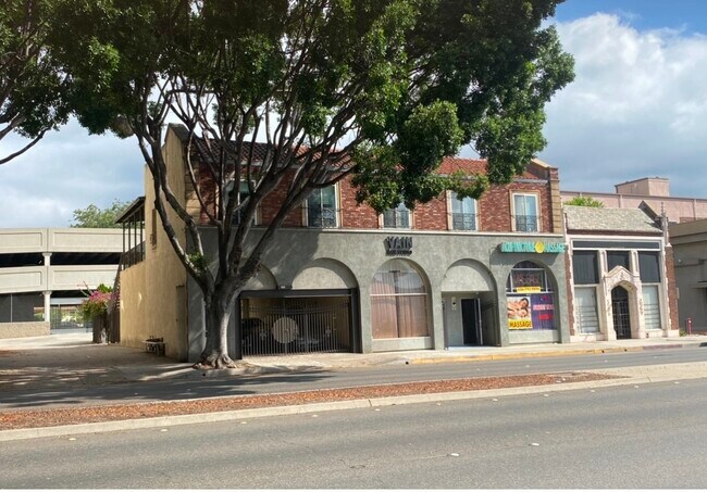 Foto del edificio - 2561 E Colorado Blvd