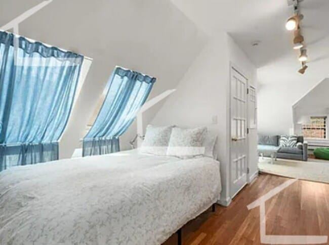 Foto del edificio - Unique Brookline Victorian