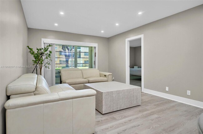 Foto del edificio - 100 Ashbury Rd