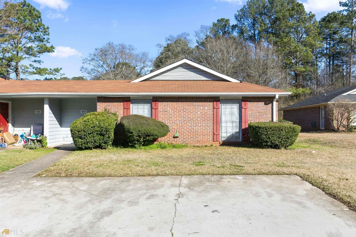 1617 Riverside Trail NE, Conyers, GA 30013 Townhome Rentals in