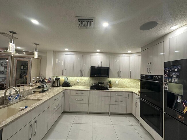 Foto del edificio - 7850 Lago Del Mar Dr