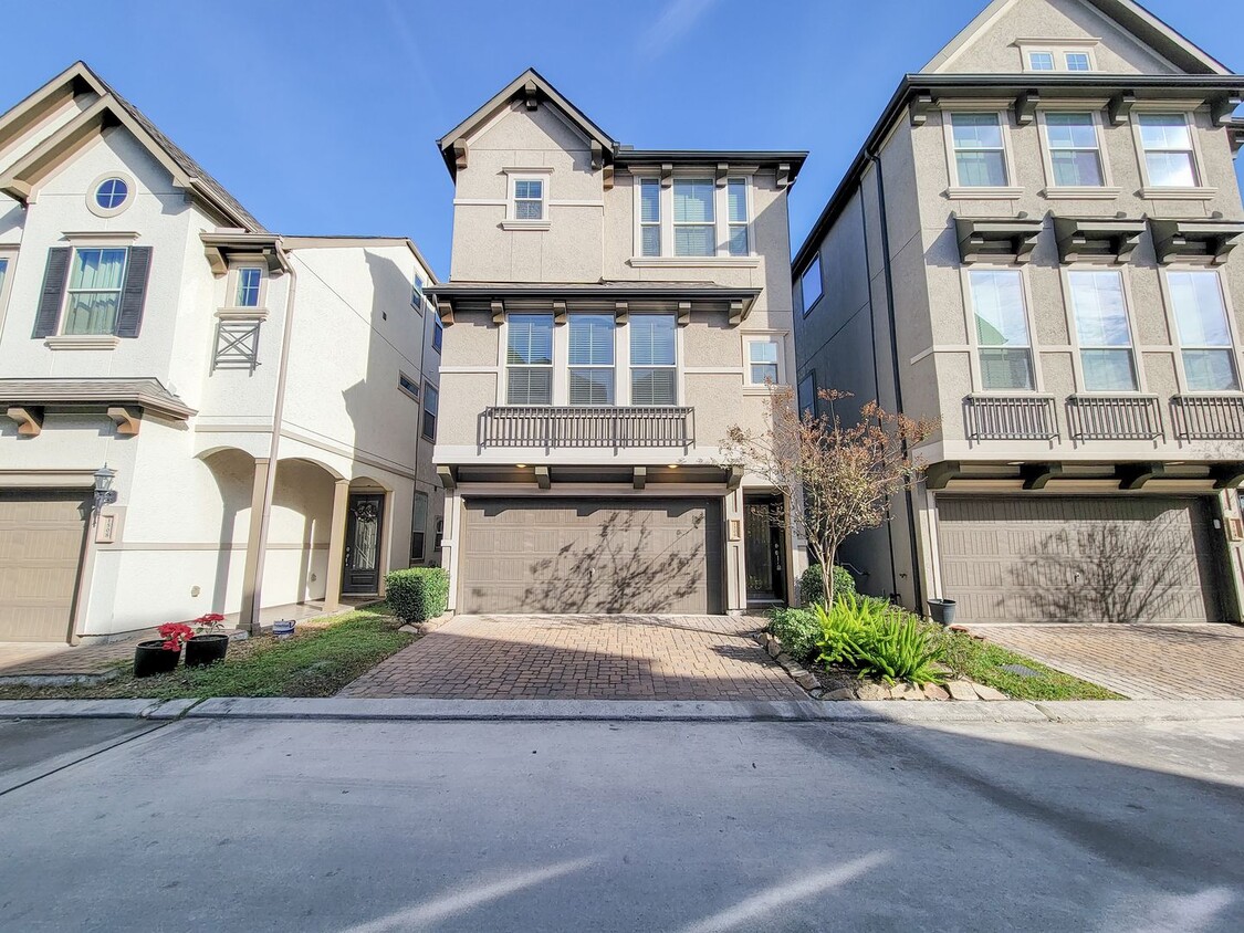 A stunning 4-story home perfectly situated in the heart of Spring Branch! - Welcome to 1506 Brayson — a stunning 3-story home perfectly situated in the heart of Spring Branch!