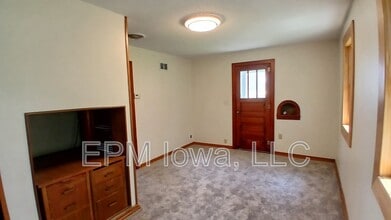 Building Photo - 524 S Hackett Rd