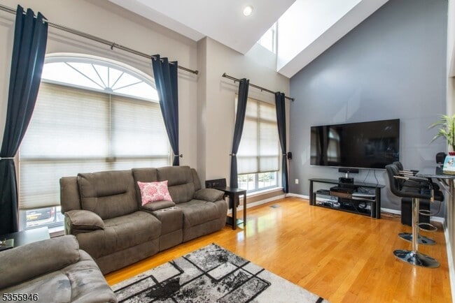 Foto del edificio - 129 Rock Creek Dr