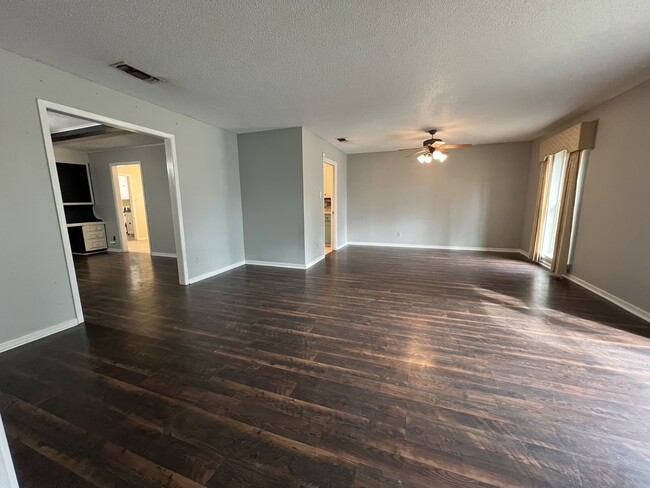 Building Photo - 30 Broadmoor Dr