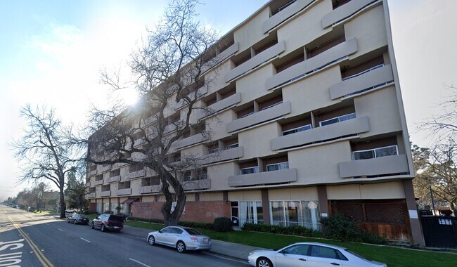 Foto del edificio - 1320 N Monroe St