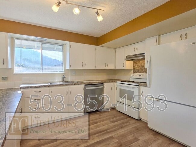 Building Photo - 298 SW Wallula Ave