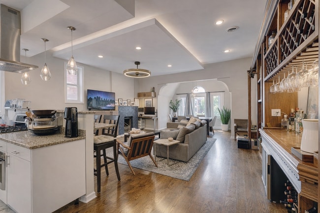 Building Photo - 1128 W Fullerton Ave