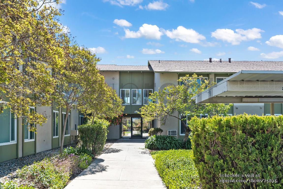 Primary Photo - 100 Village Dr