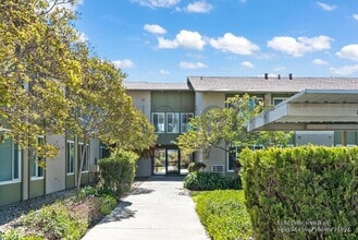 Building Photo - 100 Village Dr