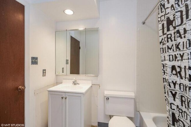 Foto del edificio - 310 E 60th Ct