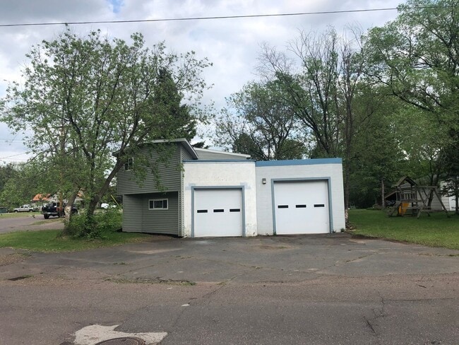 Building Photo - Charming 3-Bedroom Cloquet Home with Spacious Lot, Garage & Prime Location Near Parks and Golf