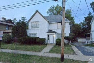 Building Photo - 415 N Sheridan Rd