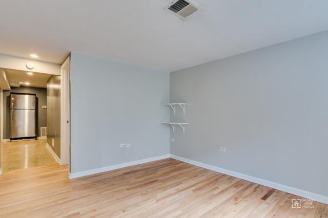 Building Photo - 2 bedroom in CHICAGO IL 60657