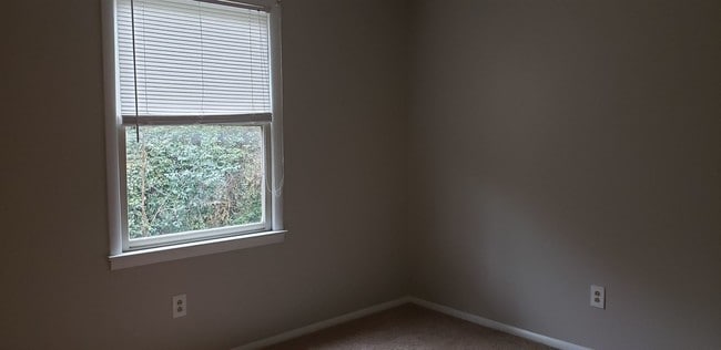 Building Photo - 3925 Highridge Dr SW