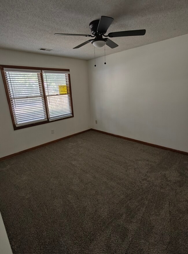 Building Photo - 569 Mary Lou Ave