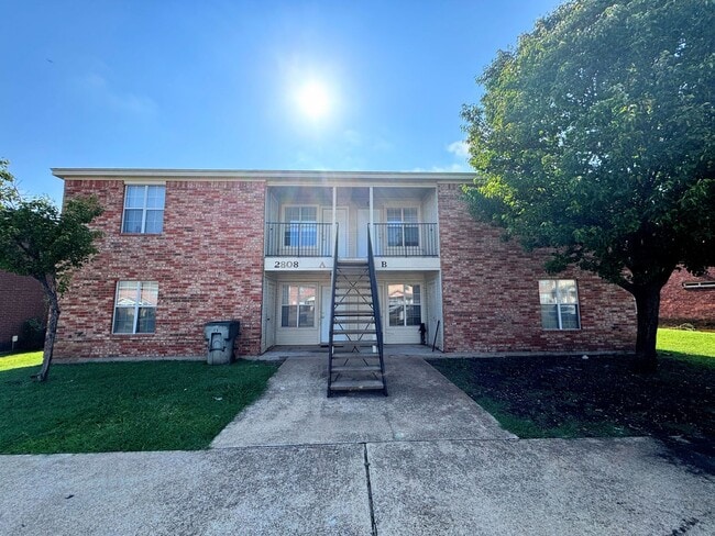 Building Photo - 2808 Cantabrian Dr