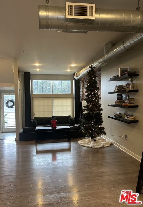 Building Photo - 5350 Playa Vista Dr