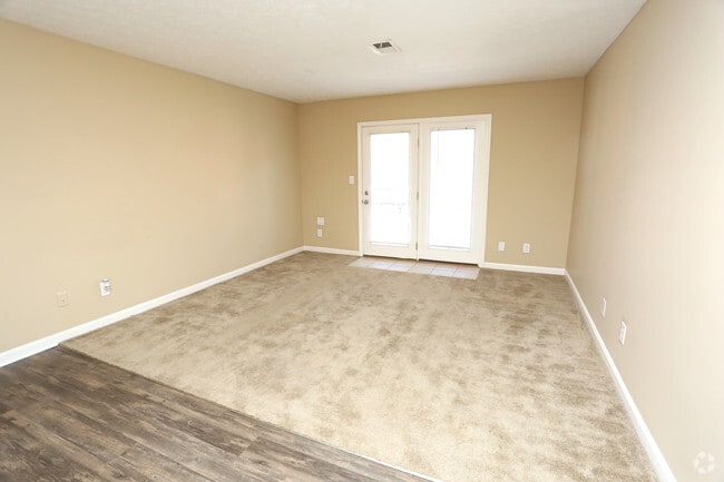 2BR, 2BA - 1,100 SF - Bedroom - Addison Park Apartments